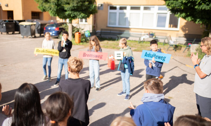 Achtung Auto und ADAC-Fahrradtraining für die 6. Klassen